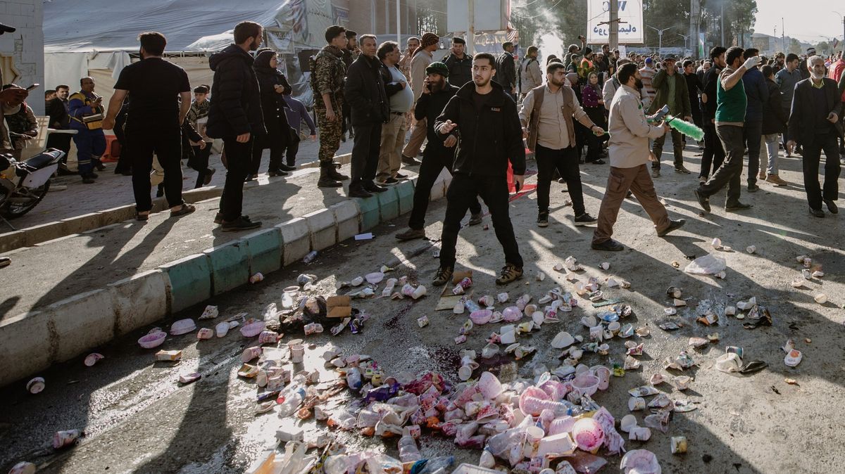 Útok v íránském Kermánu zabil na 84 lidí. Hlásí se k němu Islámský stát